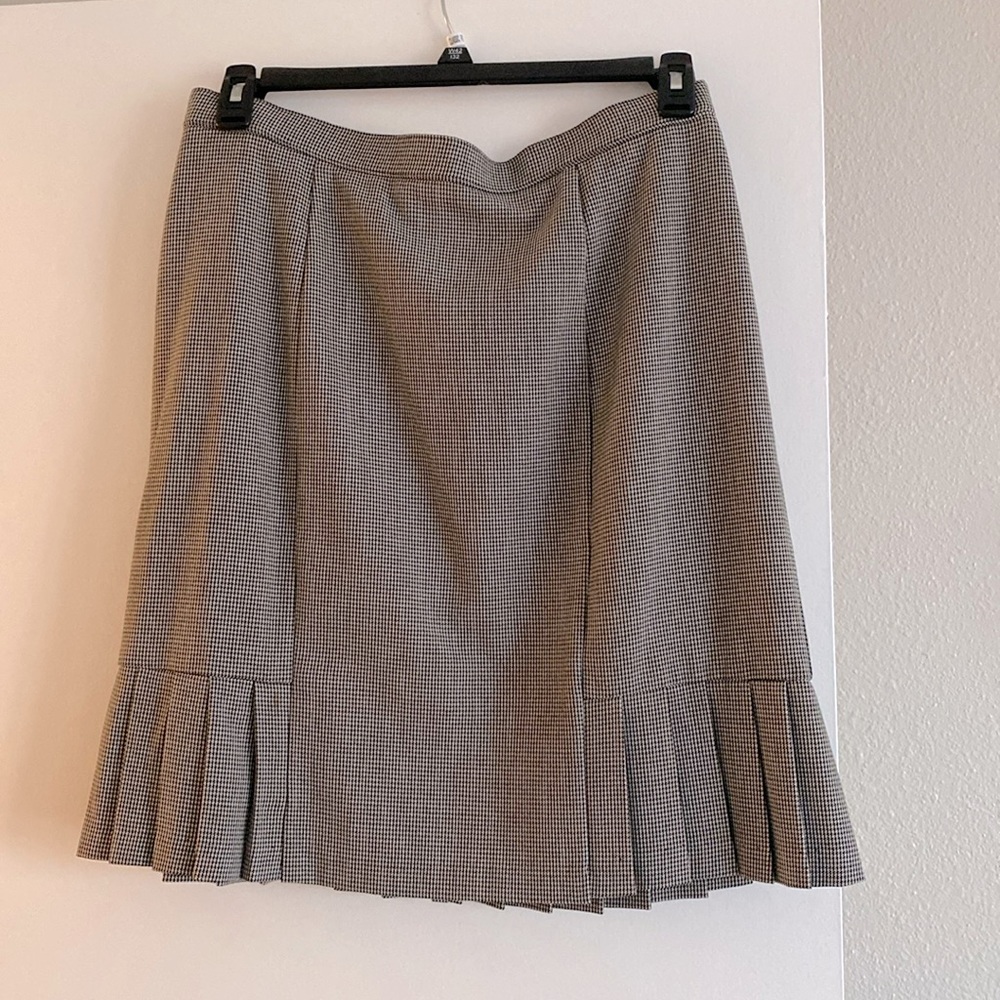 Dressbarn houndstooth pleated skirt size 14